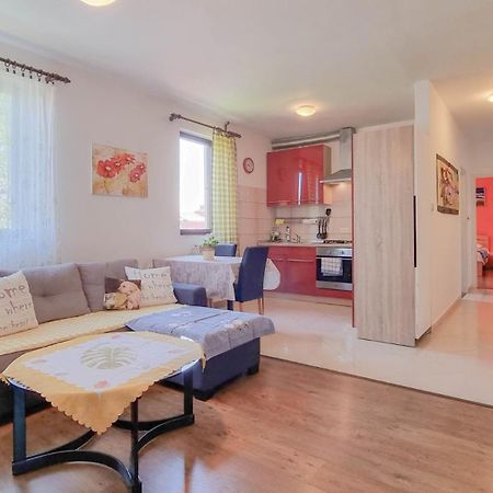 Mirjana Four Apartment Новиград Екстериор снимка